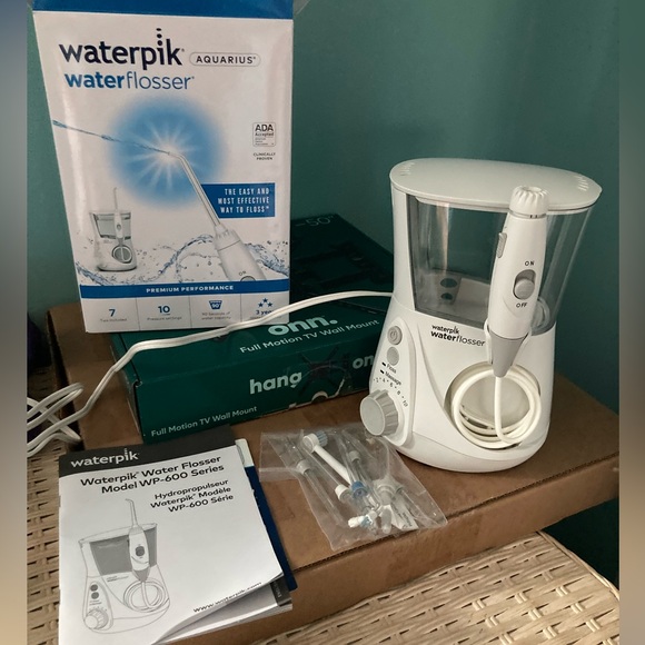 Waterpik Aquarius water flosser - Picture 3 of 5